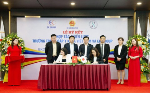 Y khoa Việt Nam phối hợp gia tăng giá trị đào tạo sinh viên cùng EK group